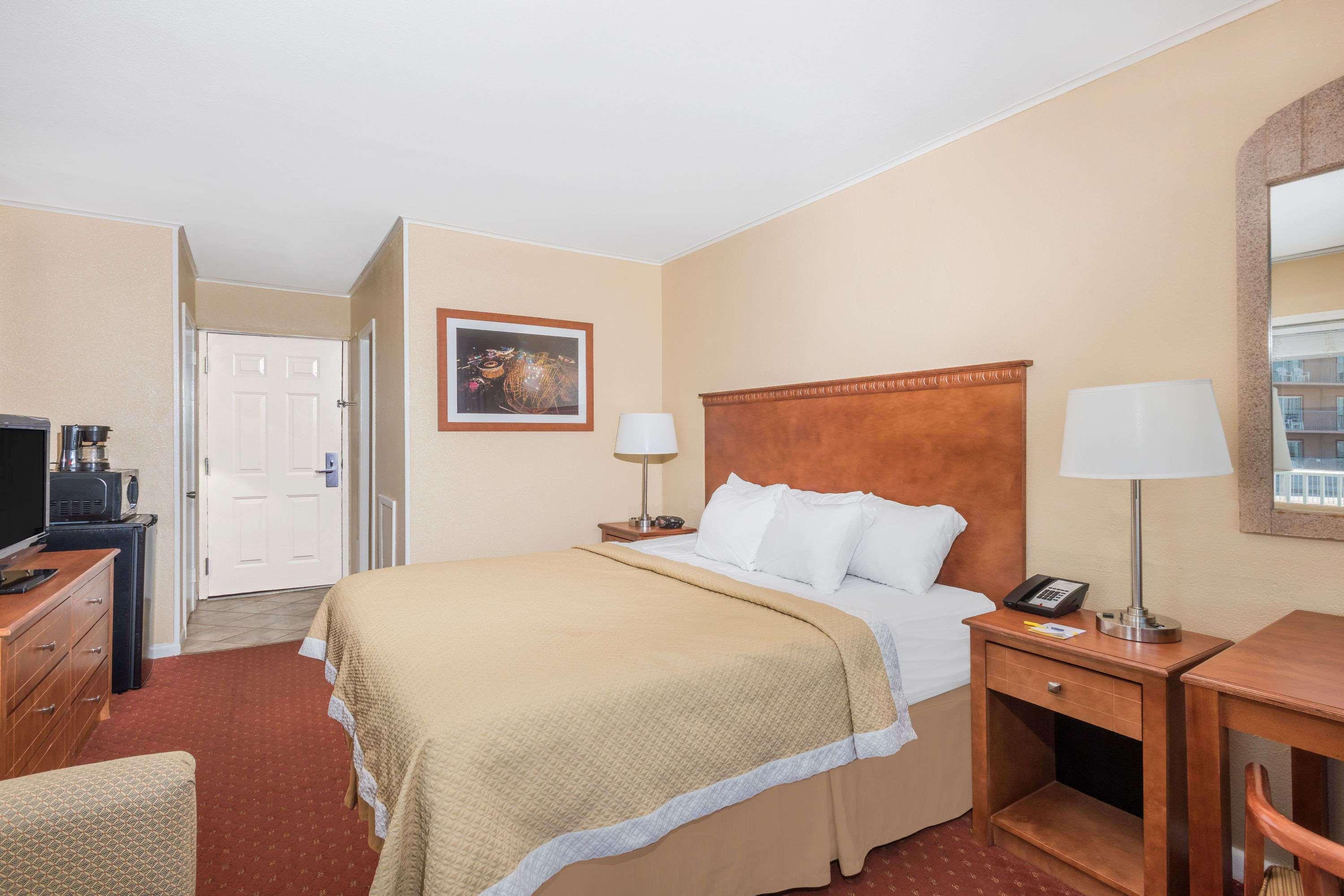 Days By Wyndham Ocean Oceanfront Hotel