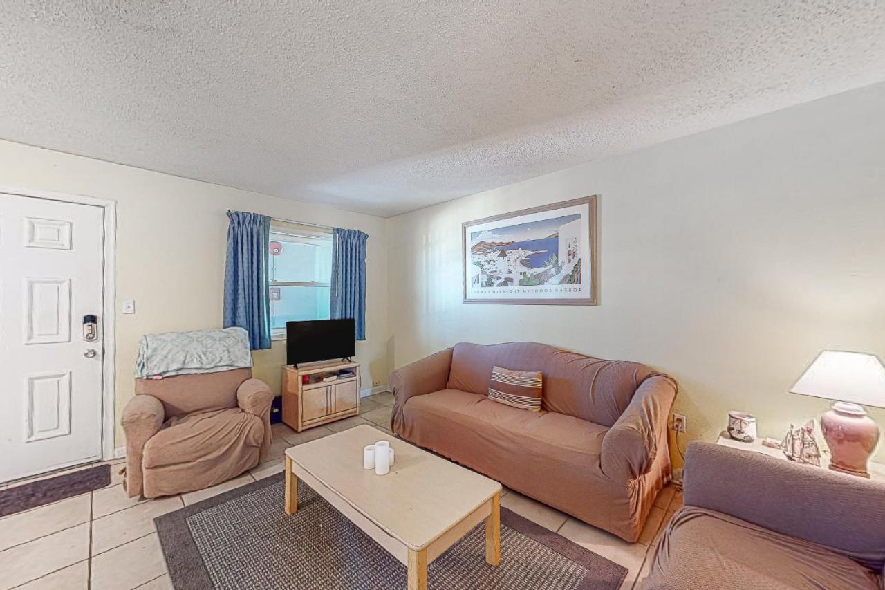 Eagle Bay 202 Apartment *
