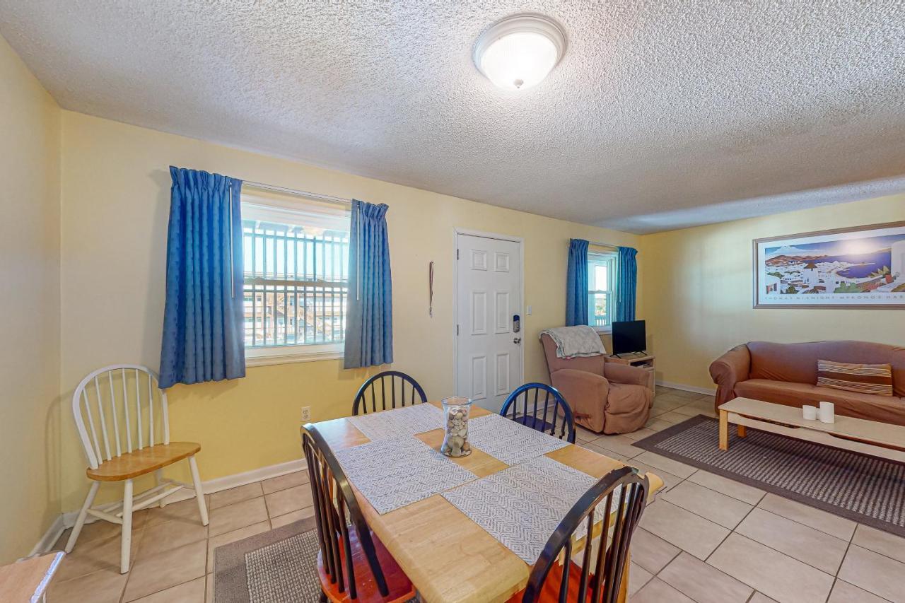 Eagle Bay 202 Apartment *