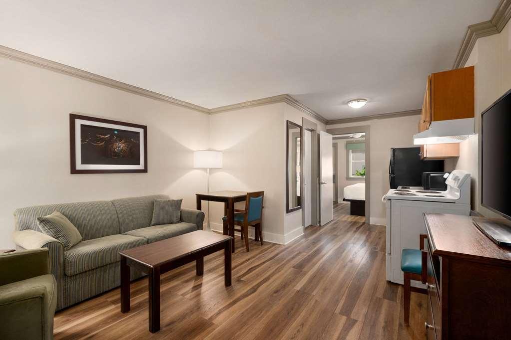 Hotel Days By Wyndham Ocean Oceanfront 3*