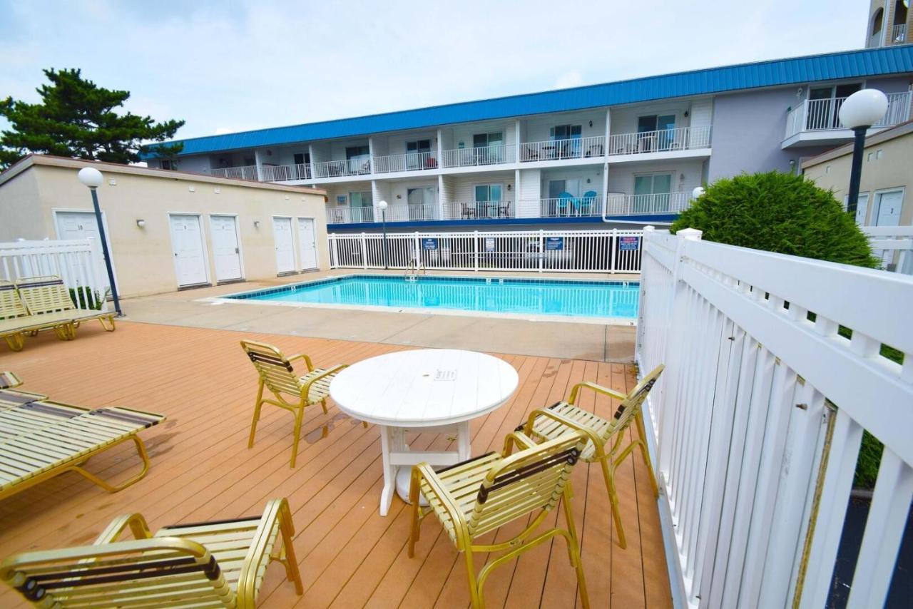 Apartment Amber Waves 300