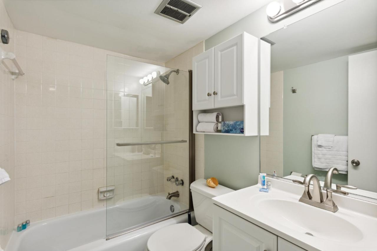 Apartment Fun & Comfy Beachside Getaway ~ King Bed ~ Balcony Ocean City