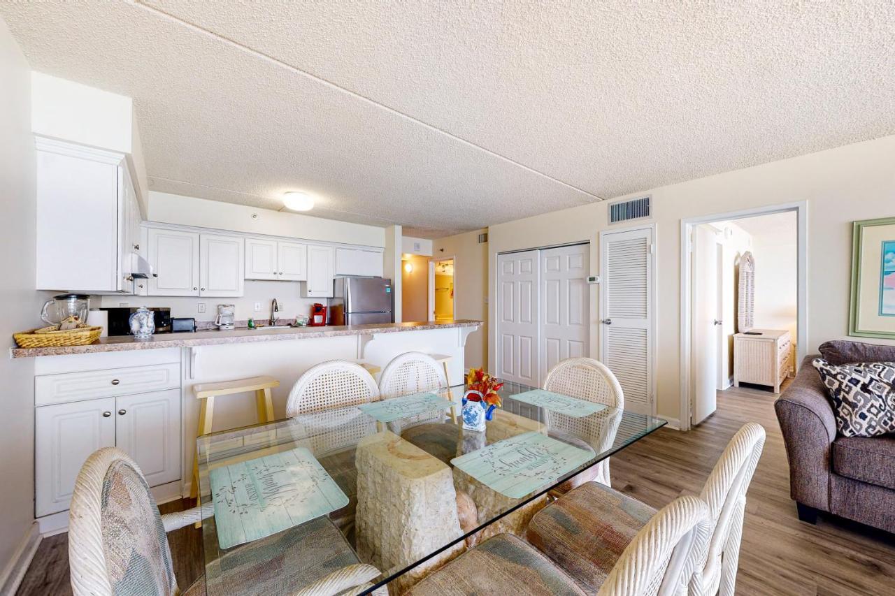 Carousel 1707 Apartment