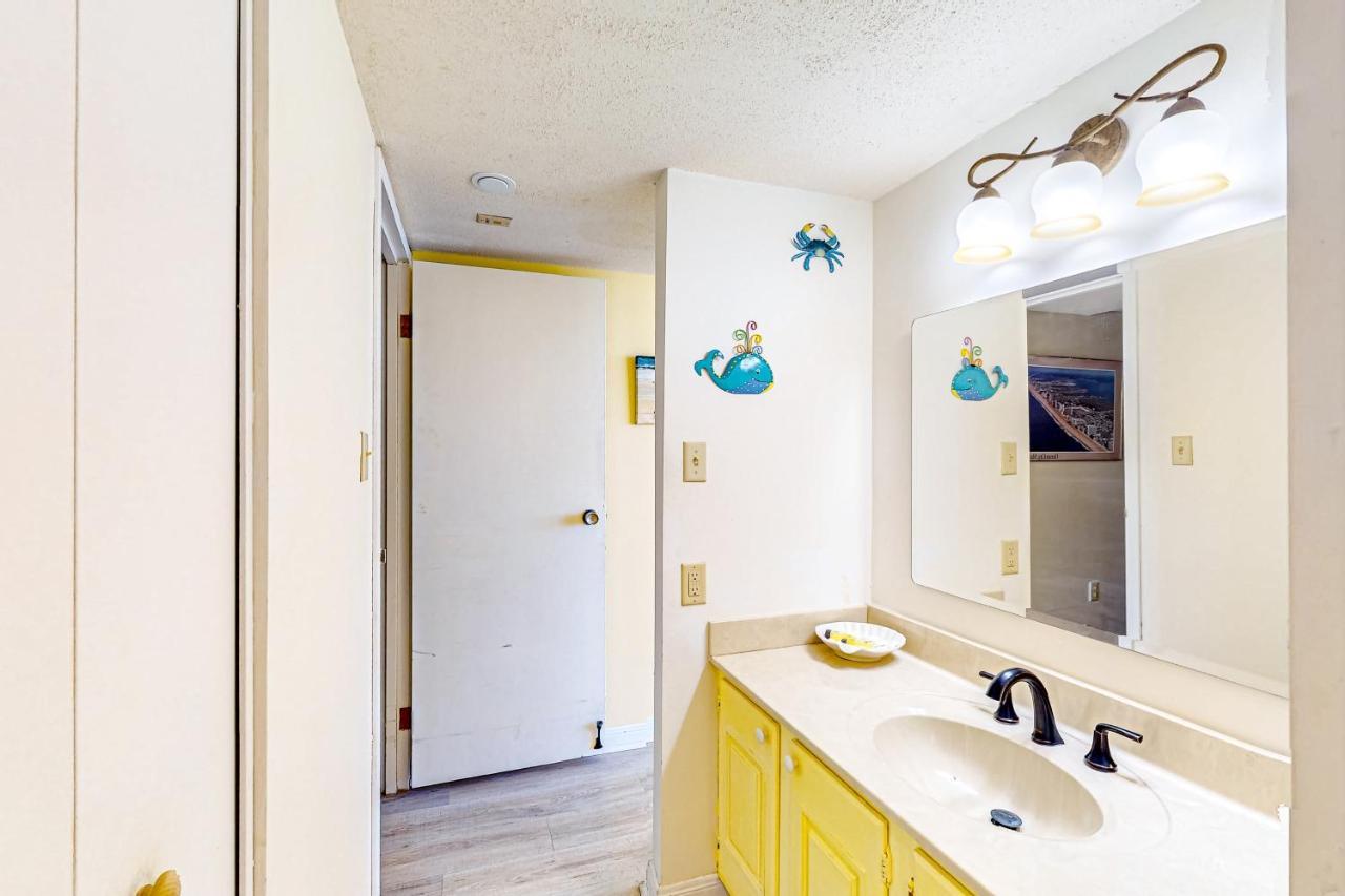 Century I 2203 Apartment