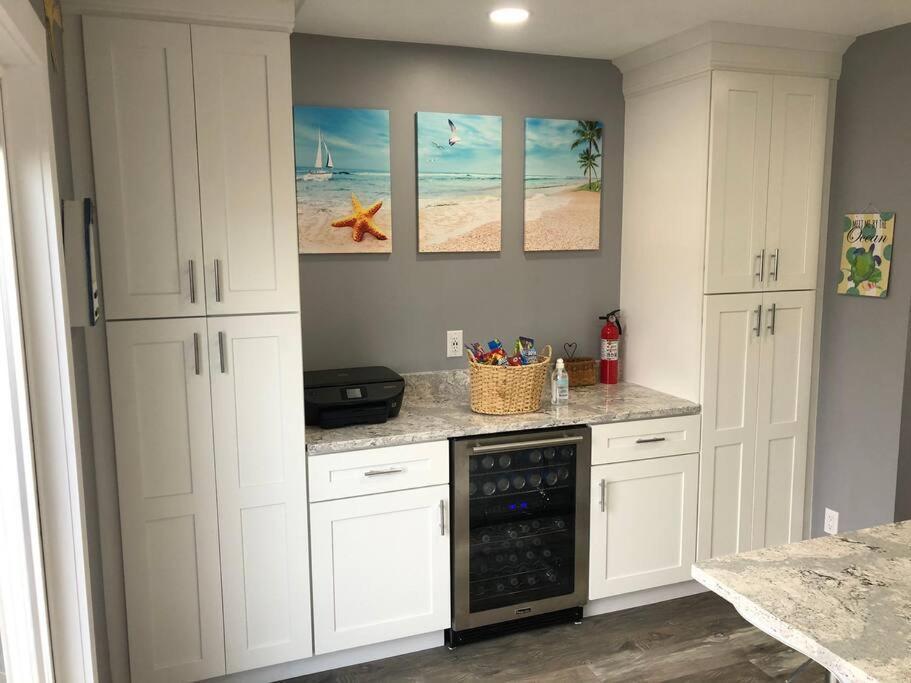 Holiday home Paradise On The Water.walk To The Beach. 2bd1.5bth