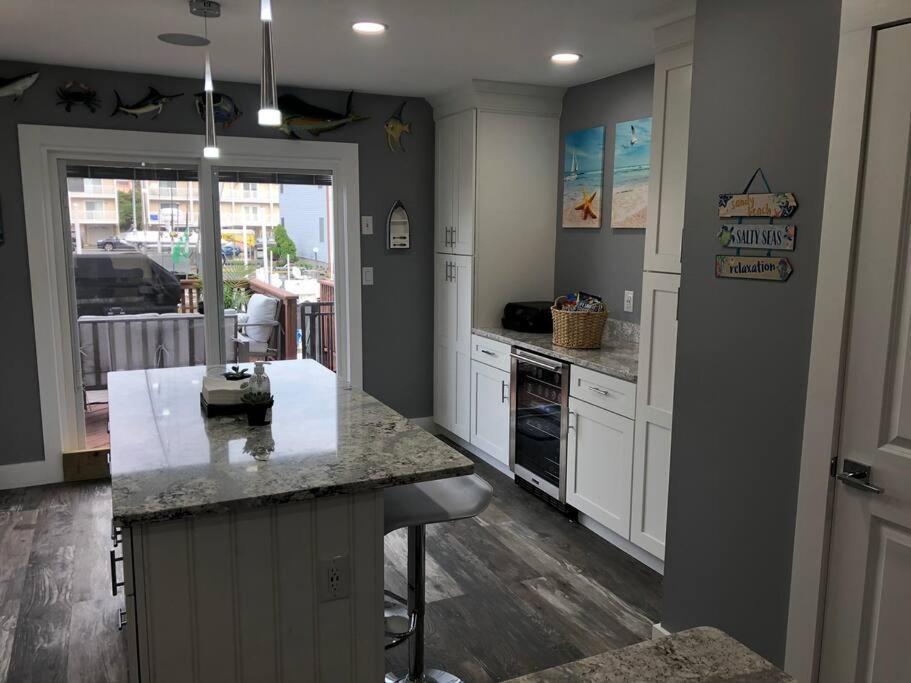 Holiday home Paradise On The Water.walk To The Beach. 2bd1.5bth *
