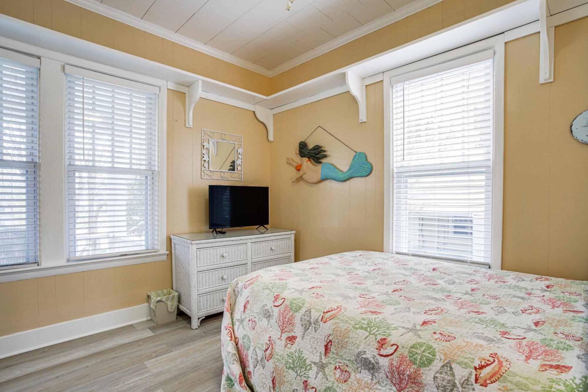 Ocean Escape With Cozy Porch Walk To Boardwalk Holiday home Ocean City