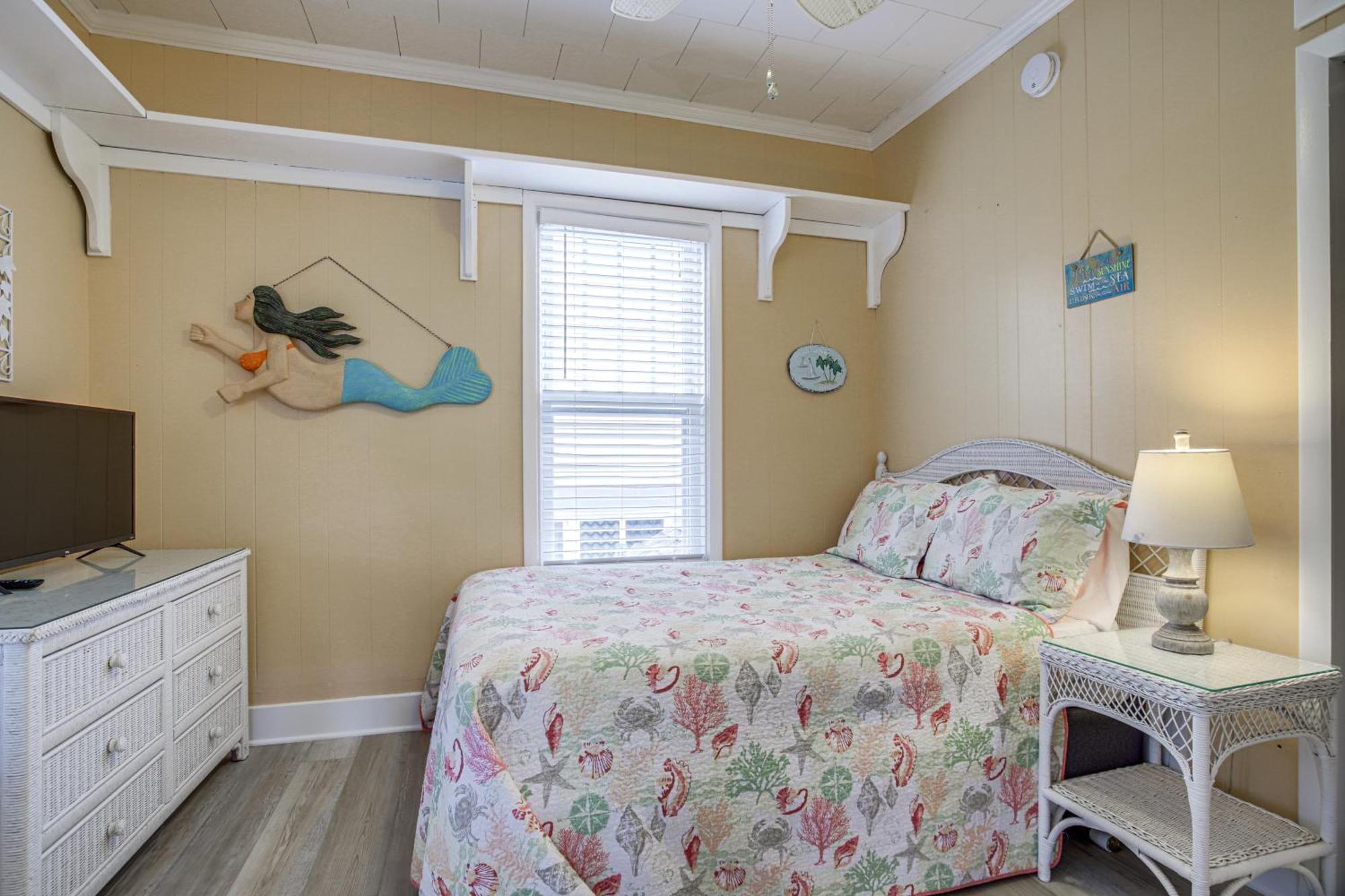 Holiday home Ocean Escape With Cozy Porch Walk To Boardwalk *