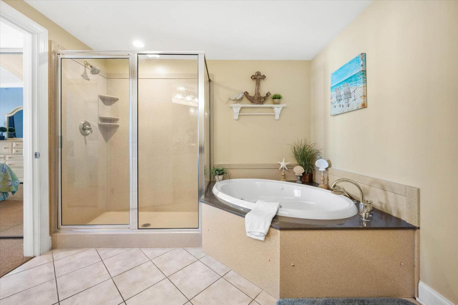 Apartment 3 Bedroom Belmont Towers On Boardwalk: Ocean & Bay Views