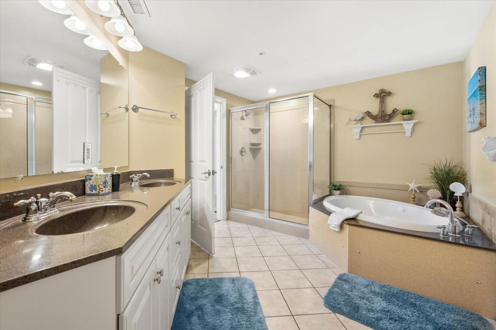 Apartment 3 Bedroom Belmont Towers On Boardwalk: Ocean & Bay Views