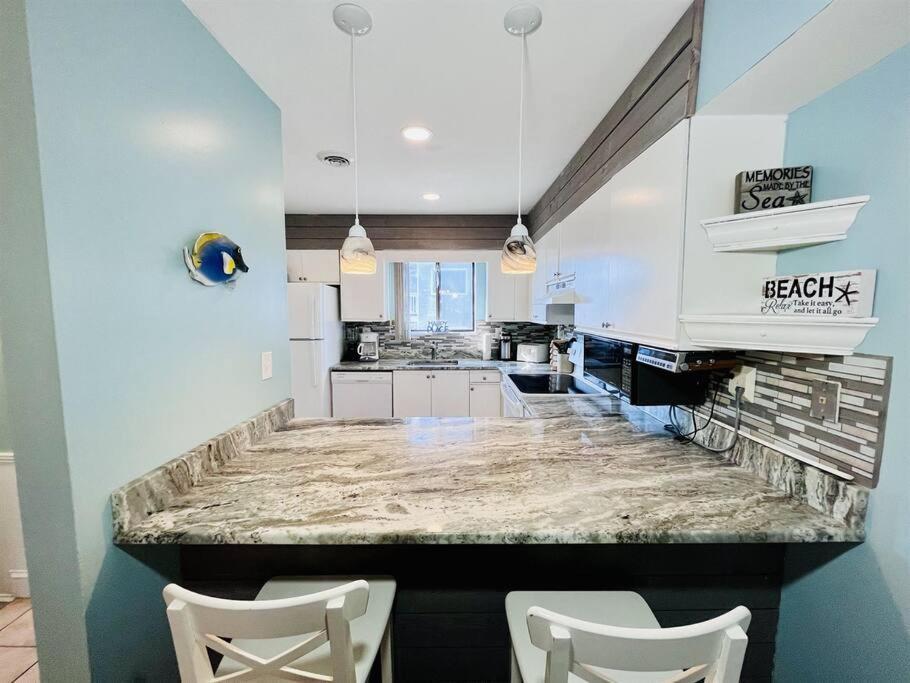 Canal Front With Swimming Pool And Grill Holiday home Ocean City