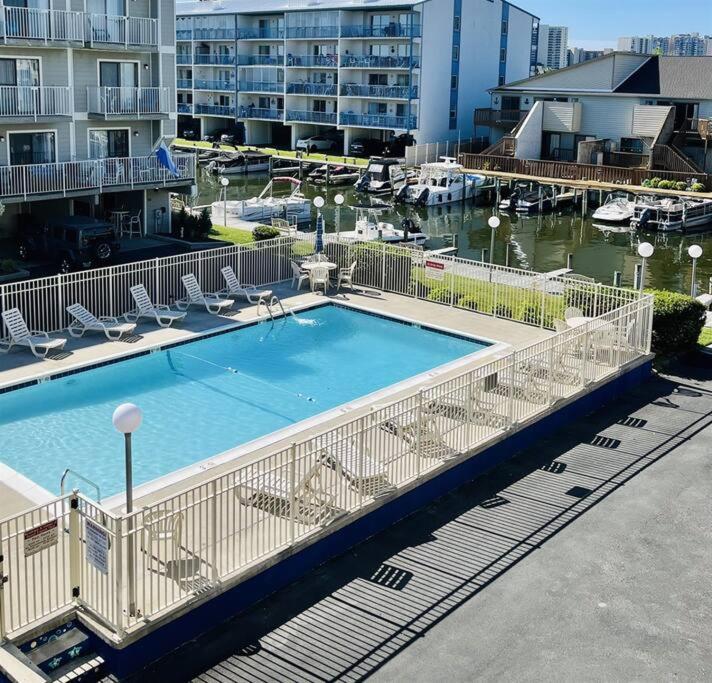 Canal Front With Swimming Pool And Grill *