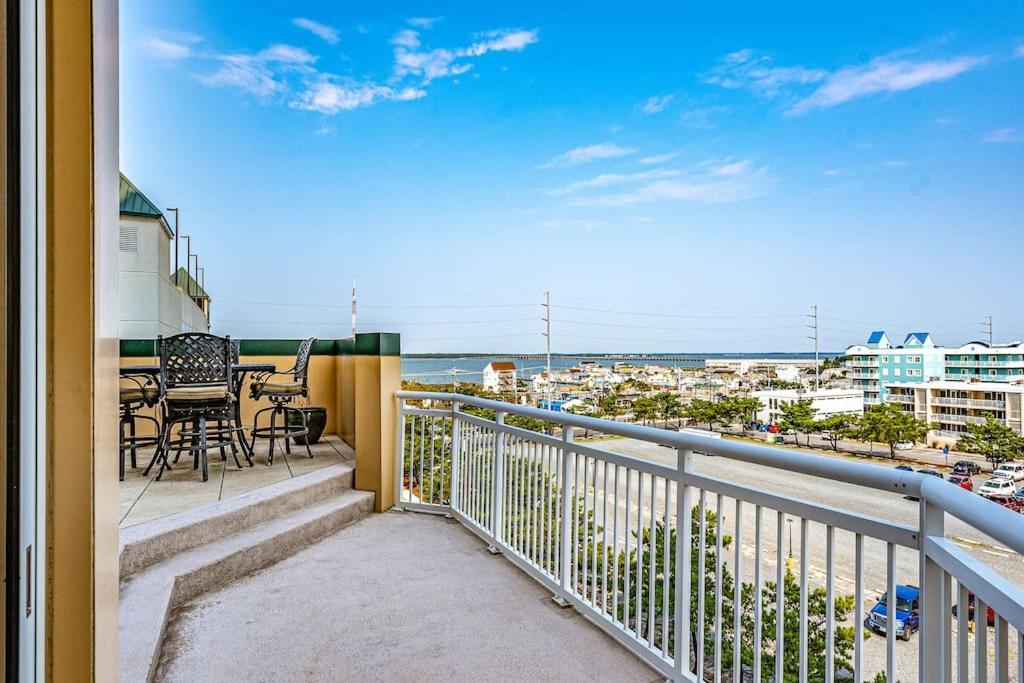 Gateway Grand - Huge With Outdoor Veranda And Pools Apartment
