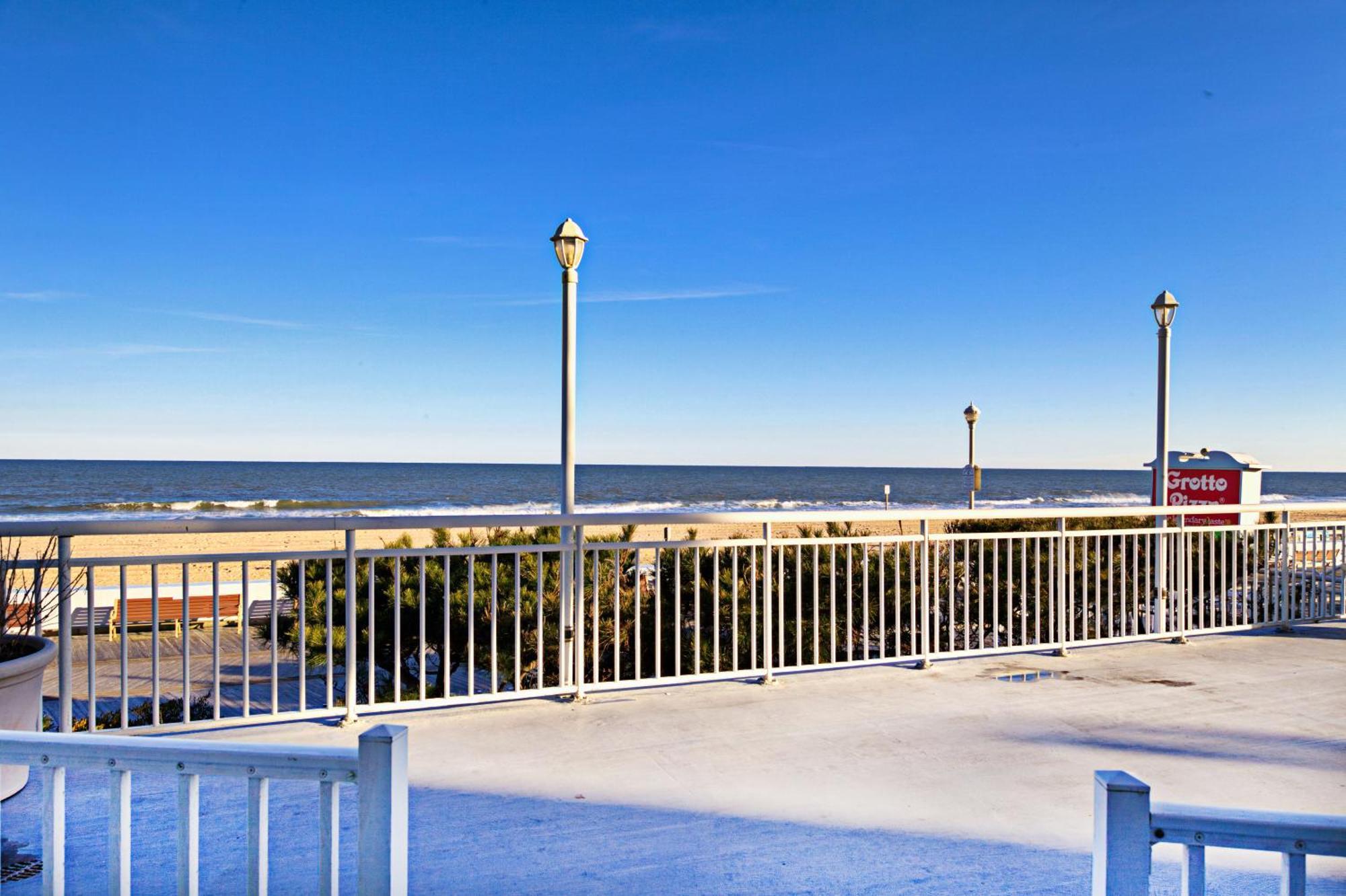 Hotel Commander & Ocean City