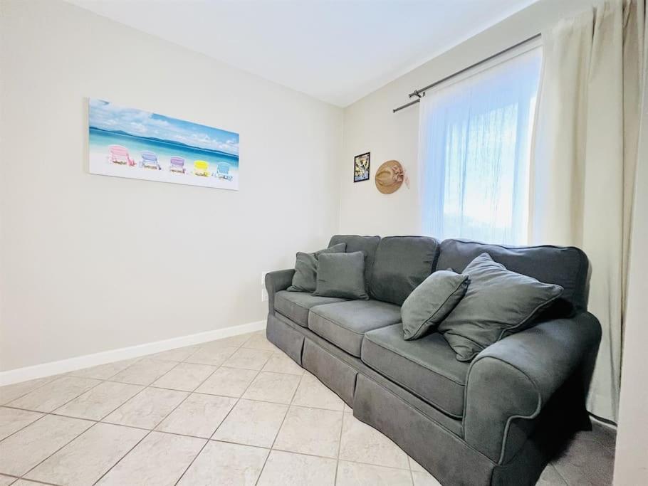 Canal Views And Walking Distance To Ocean And Park Holiday home