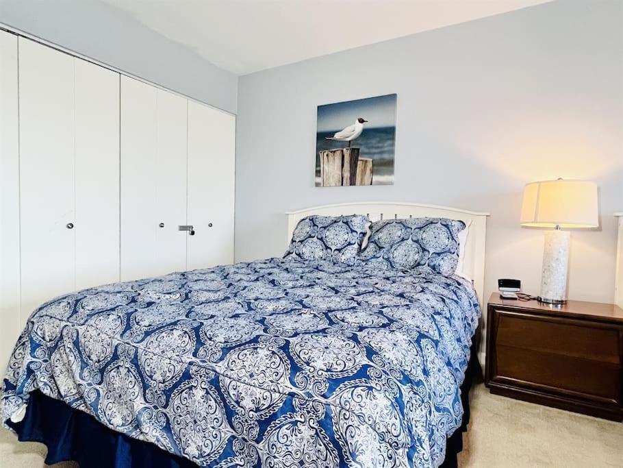 Canal Views And Walking Distance To Ocean And Park *