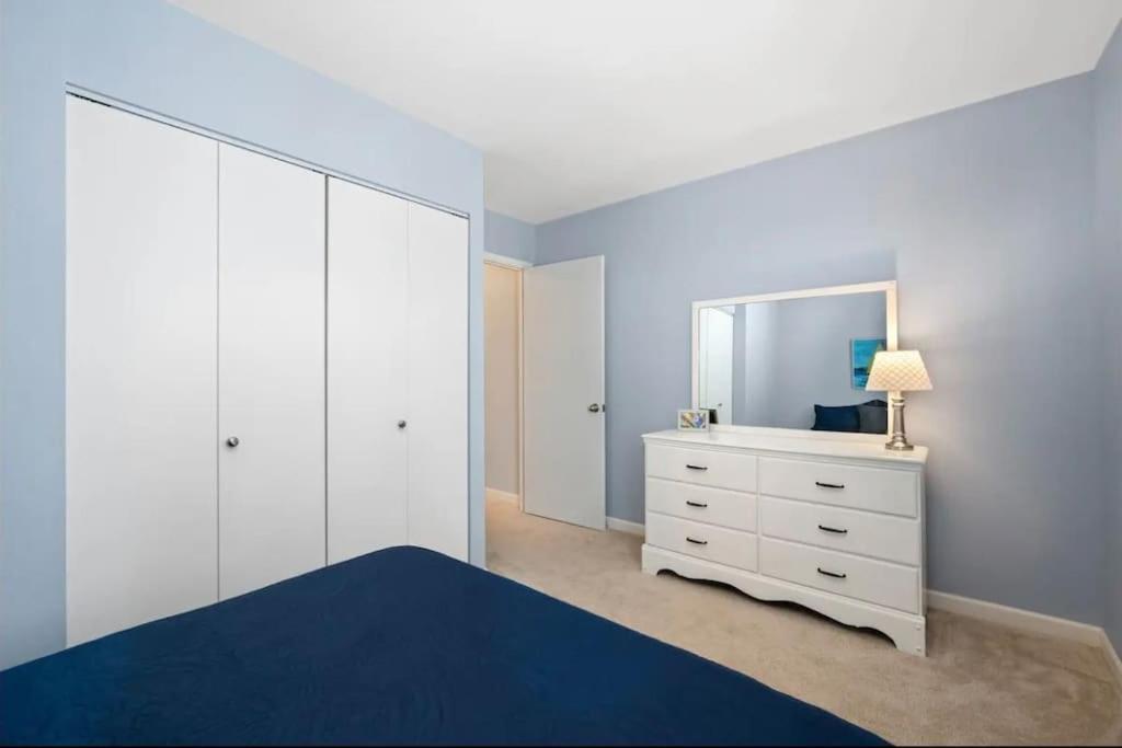 Canal Views And Walking Distance To Ocean And Park Holiday home *