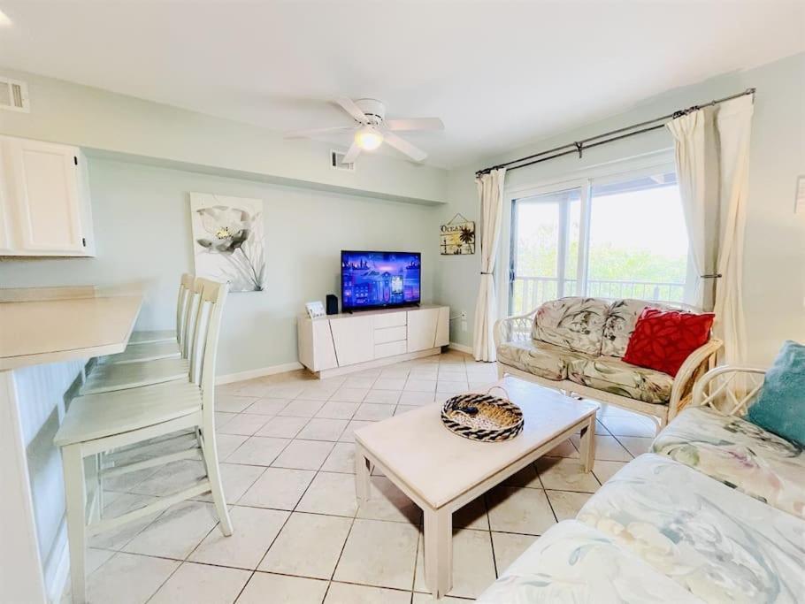 Canal Views And Walking Distance To Ocean And Park Holiday home *