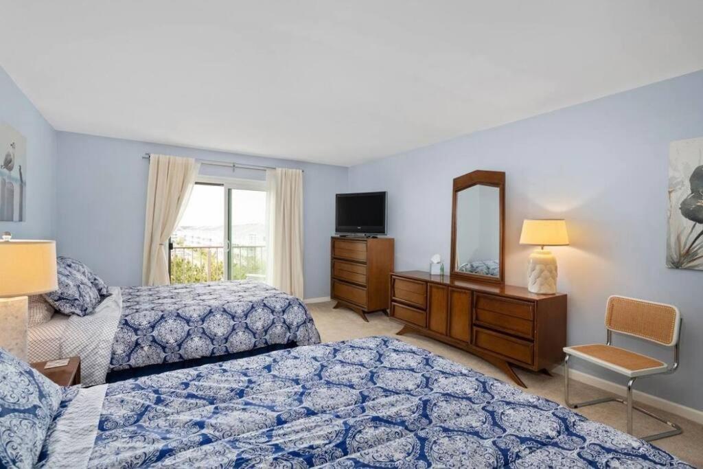 Canal Views And Walking Distance To Ocean And Park Holiday home