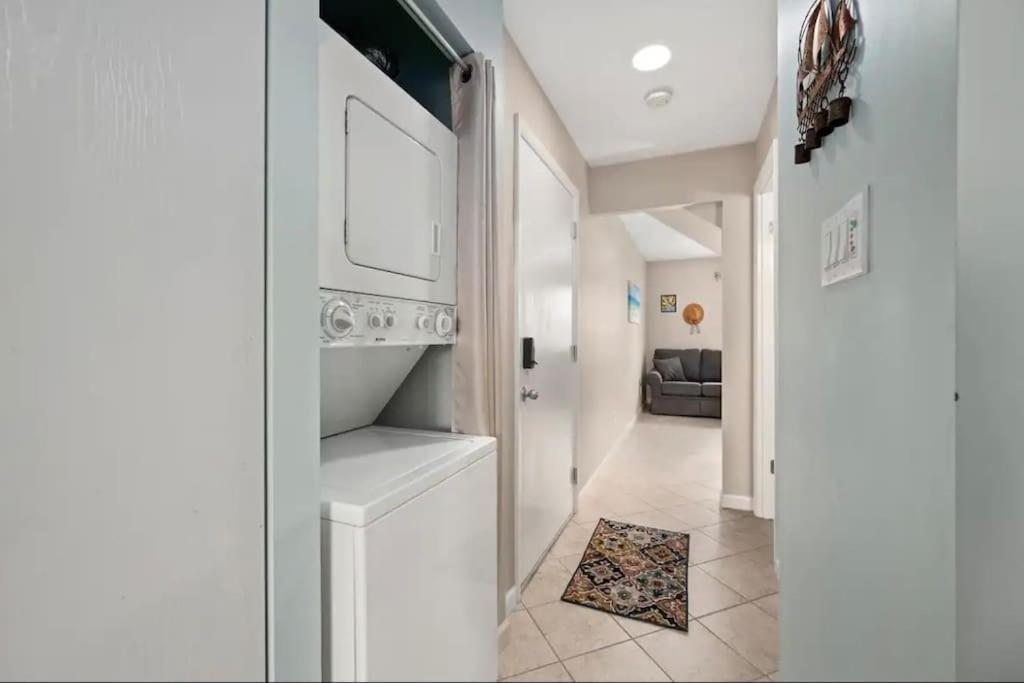 Canal Views And Walking Distance To Ocean And Park *