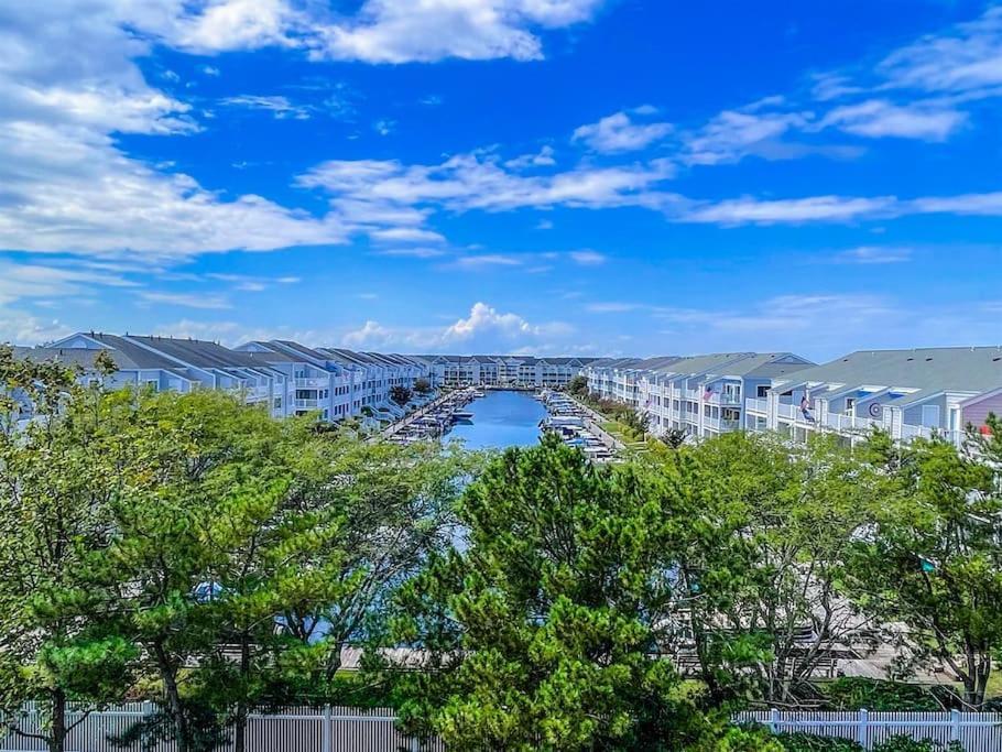 Canal Views And Walking Distance To Ocean And Park *