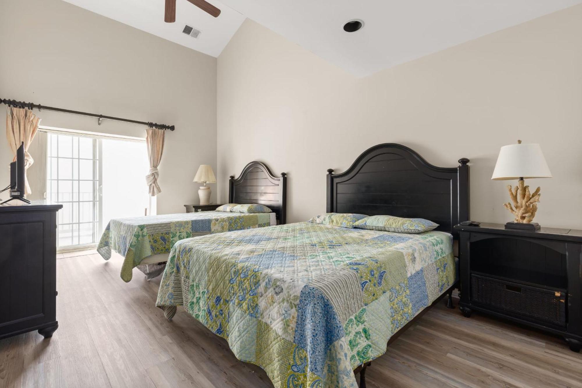 Oceanfront 3 *