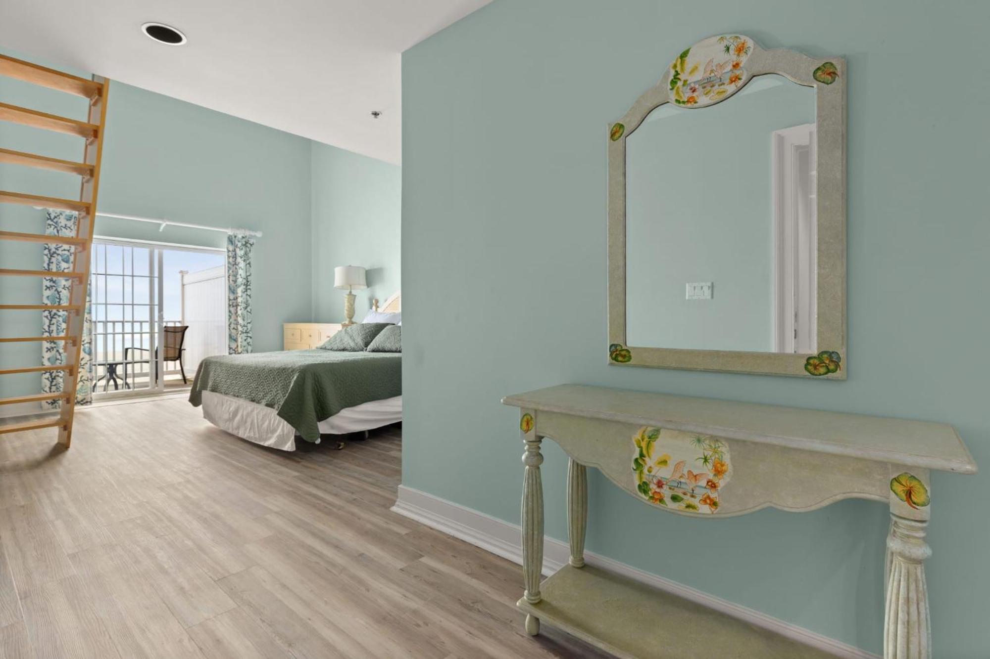 Oceanfront 3 *