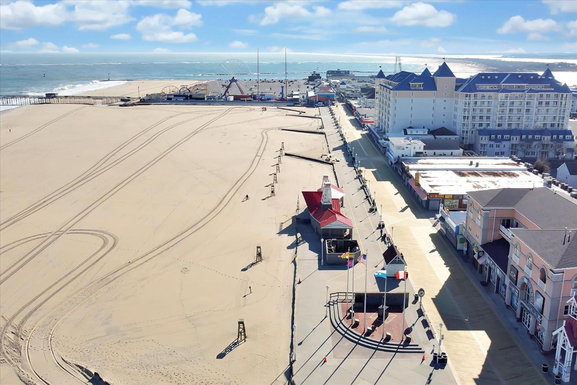 Oceanfront 4 *