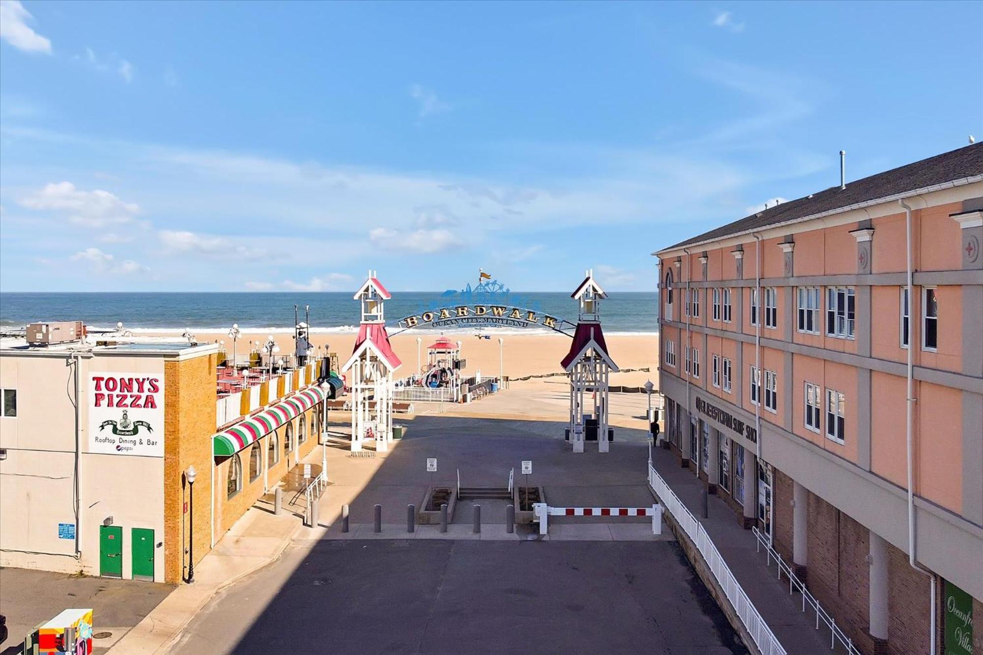 Oceanfront 4 Apartment