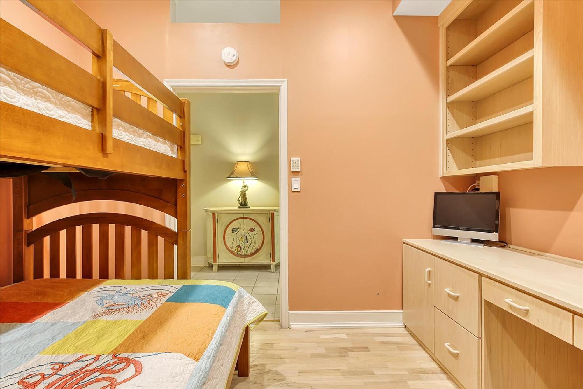 Oceanfront 4 Apartment