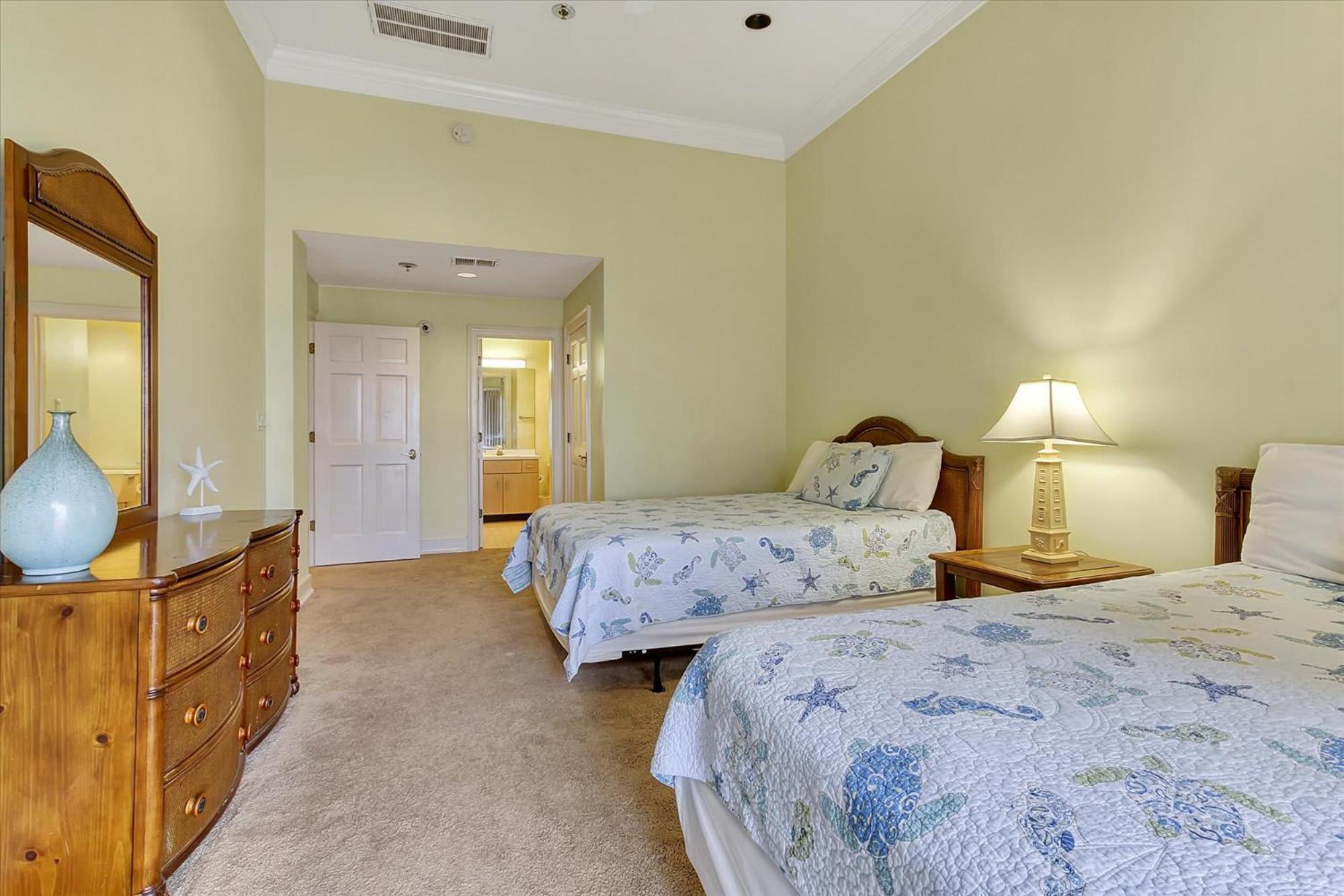 Oceanfront 4 *