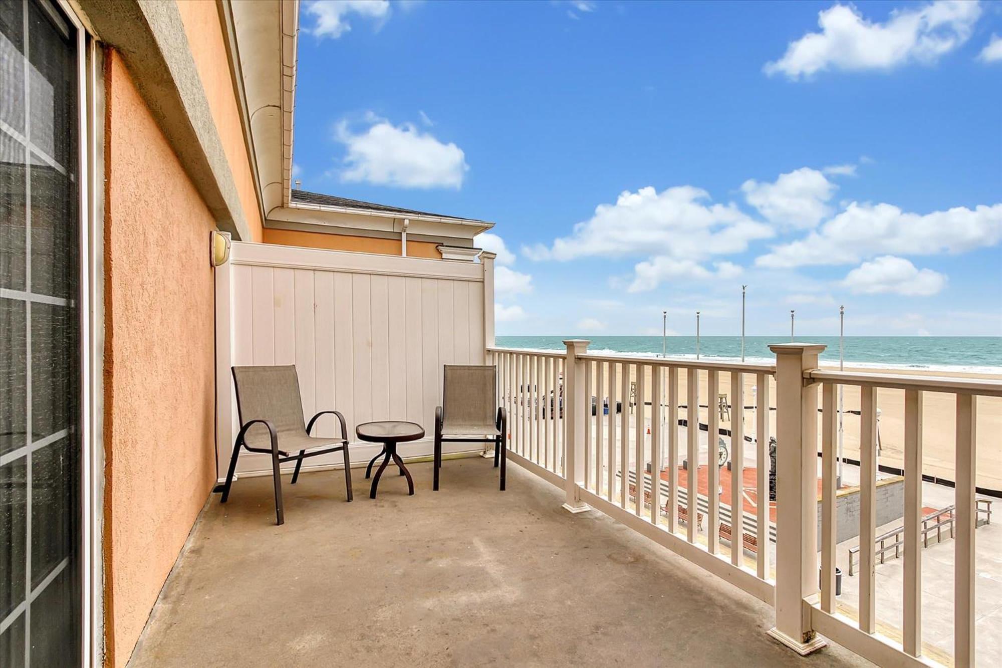 Oceanfront 4 Apartment
