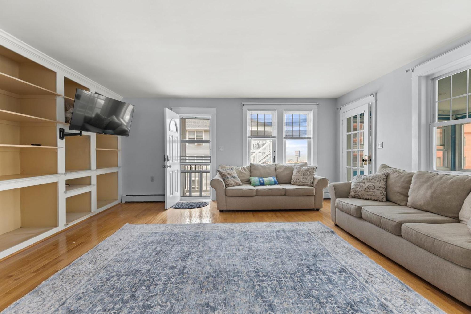 6 10th Oceanview Apartment