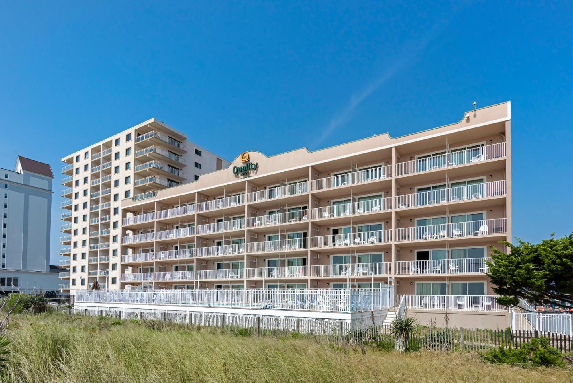 Inn Quality Ocean Beachfront 2*