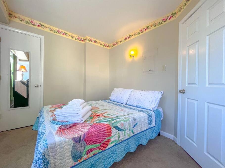 Ocean Views And Just Steps To The Beach! Holiday home