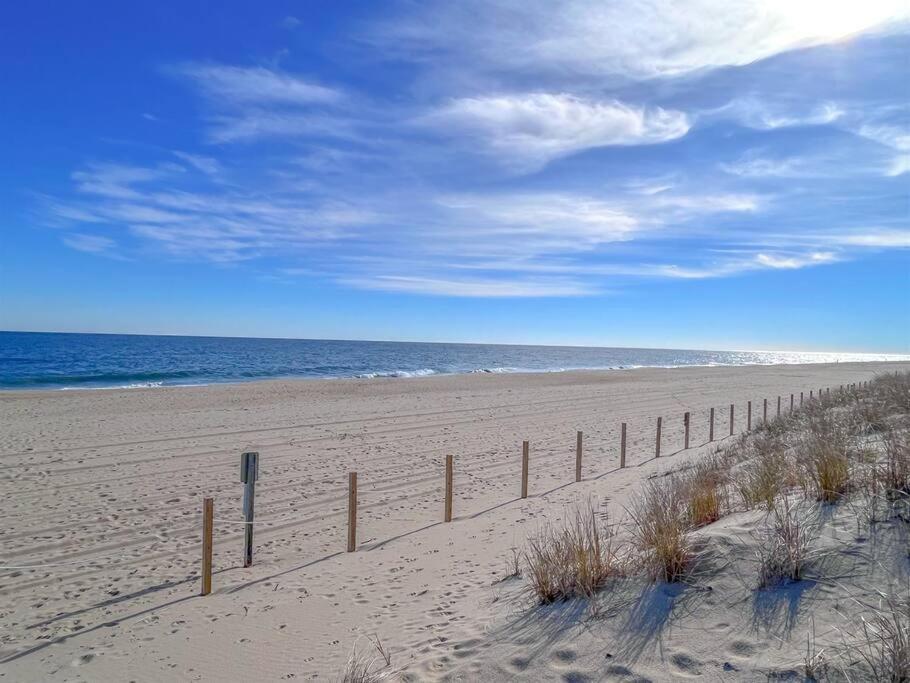 Ocean Views And Just Steps To The Beach! Holiday home *