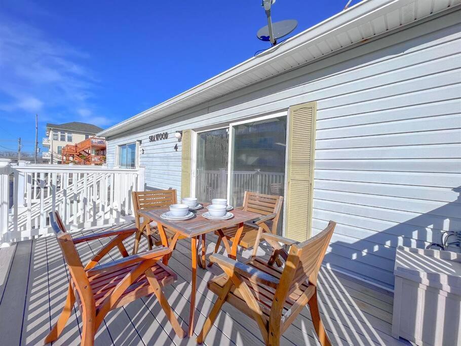 Holiday home Ocean Views And Just Steps To The Beach! *