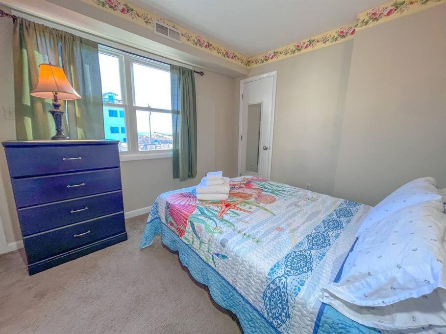 Holiday home Ocean Views And Just Steps To The Beach! *