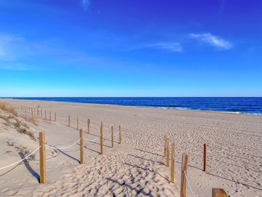 Ocean Views And Just Steps To The Beach! Holiday home *