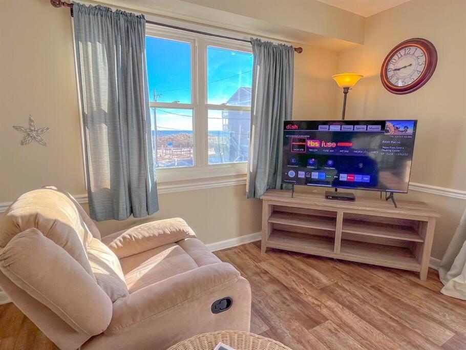 Holiday home Ocean Views And Just Steps To The Beach!