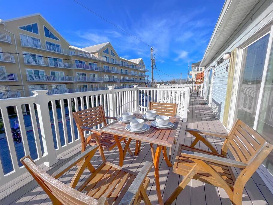 Ocean Views And Just Steps To The Beach! Holiday home *