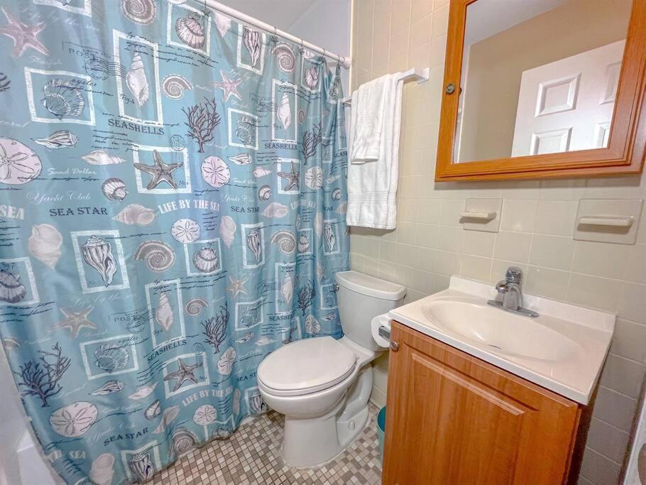 Ocean Views And Just Steps To The Beach! Holiday home
