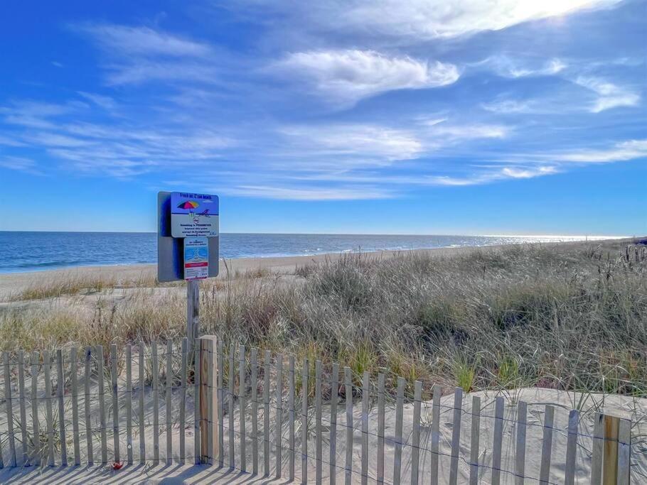 Holiday home Ocean Views And Just Steps To The Beach! *