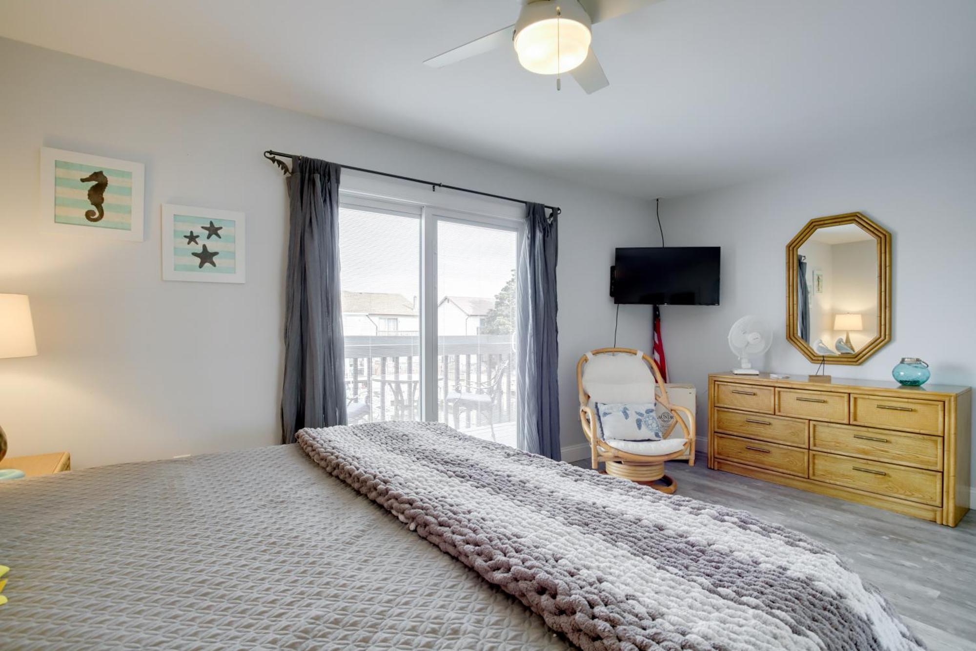 Remodeled Ocean Getaway With Harbor Views! Holiday home
