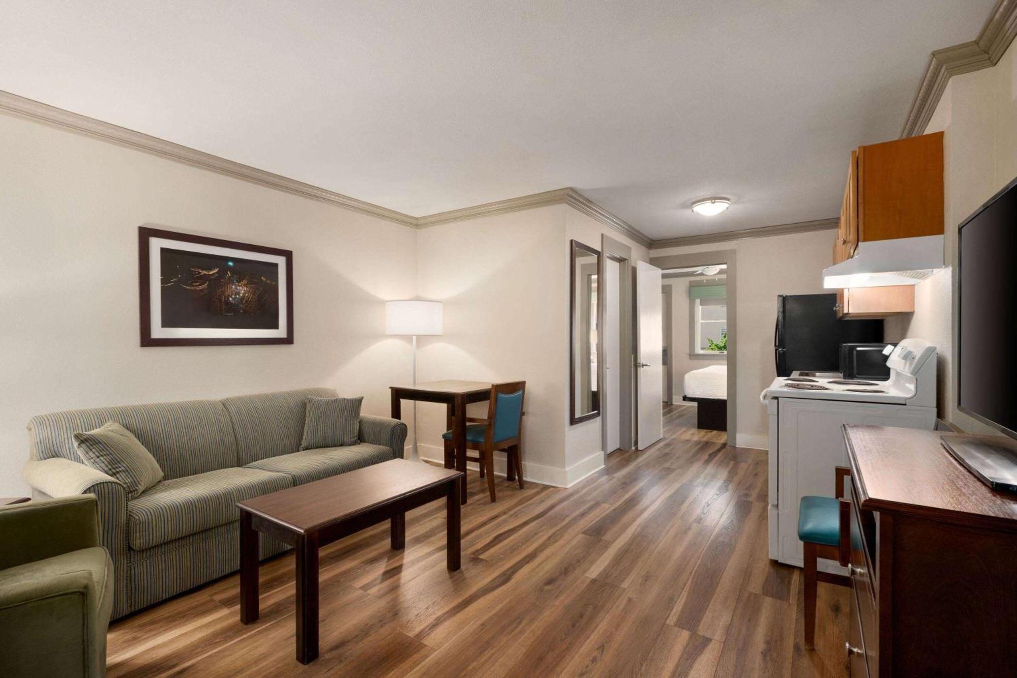 Days By Wyndham Ocean Oceanfront 3*