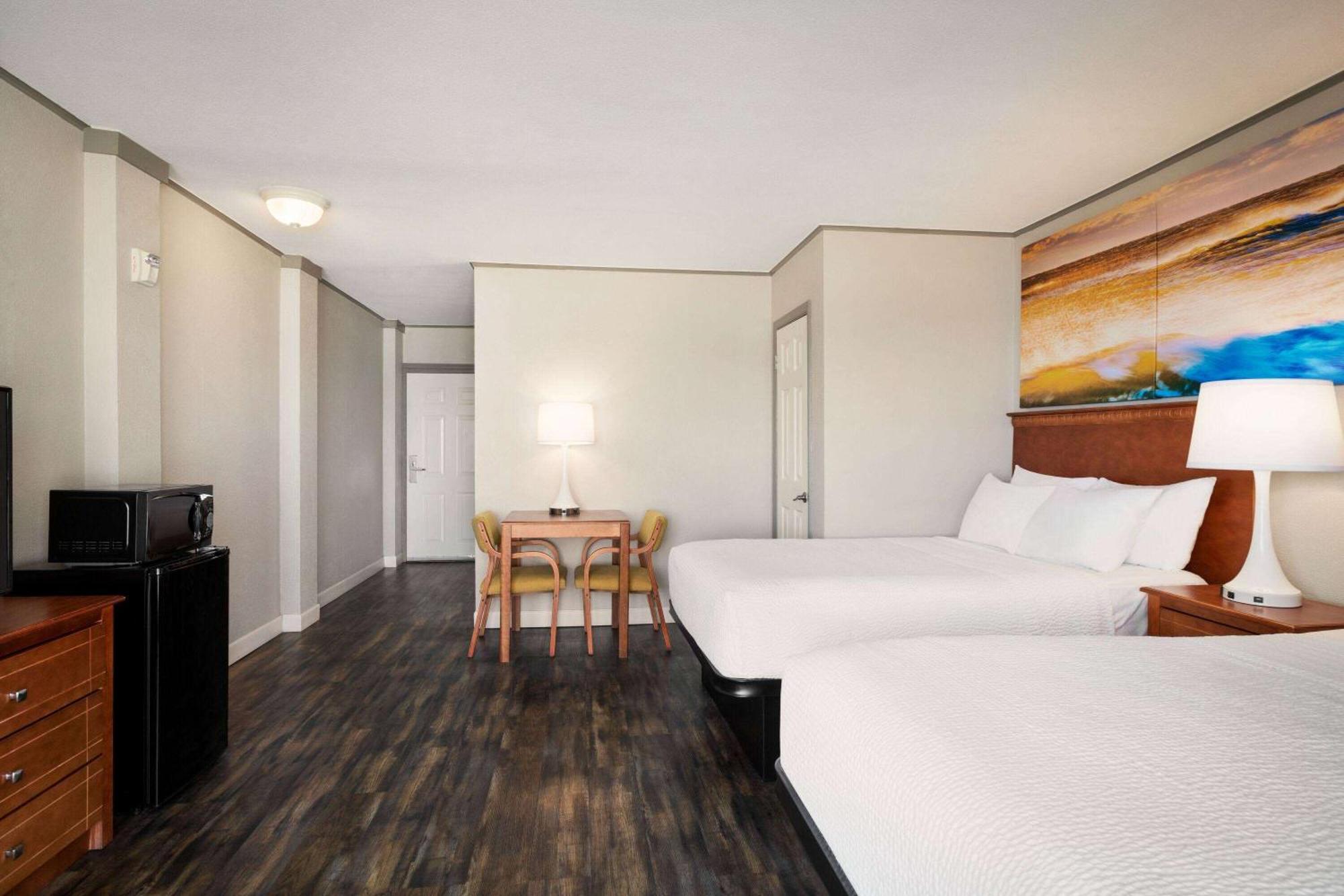 Days By Wyndham Ocean Oceanfront 3*