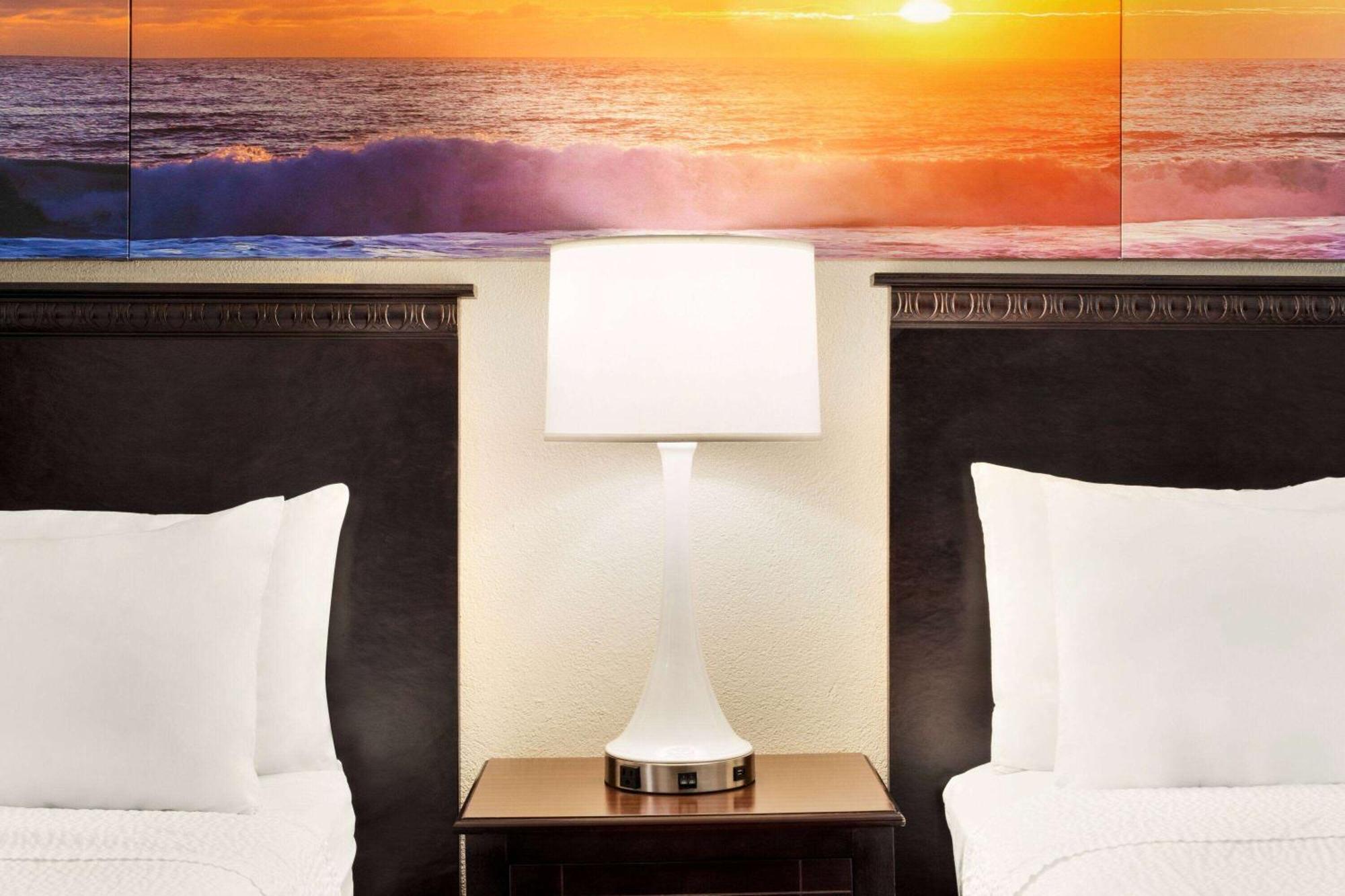 Days By Wyndham Ocean Oceanfront Hotel 3*