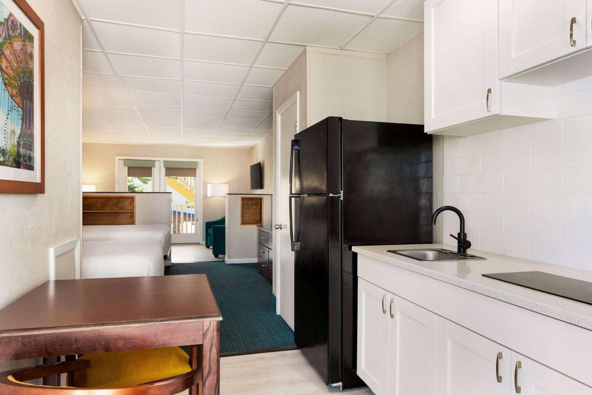 Hotel Days By Wyndham Ocean Oceanfront 3*