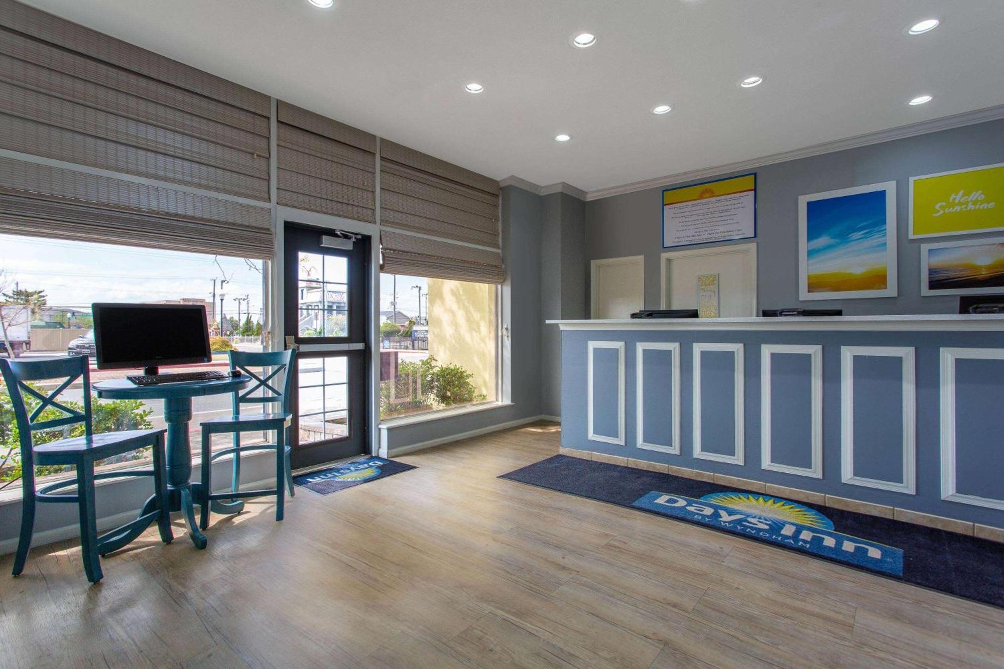 Days By Wyndham Ocean Oceanfront Hotel