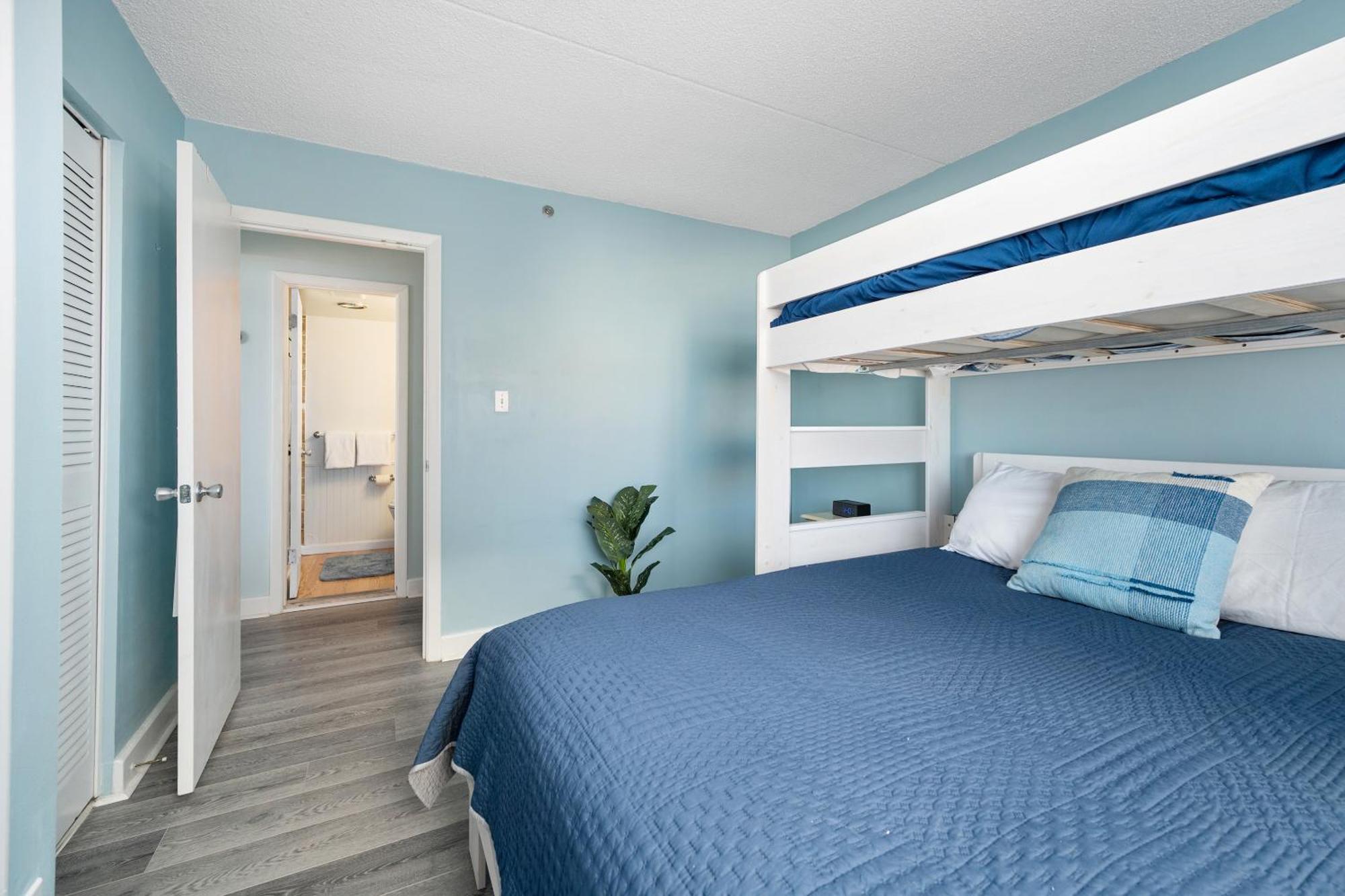 Luxury Oceanfront Condo/indoor Pool/massage Chair *